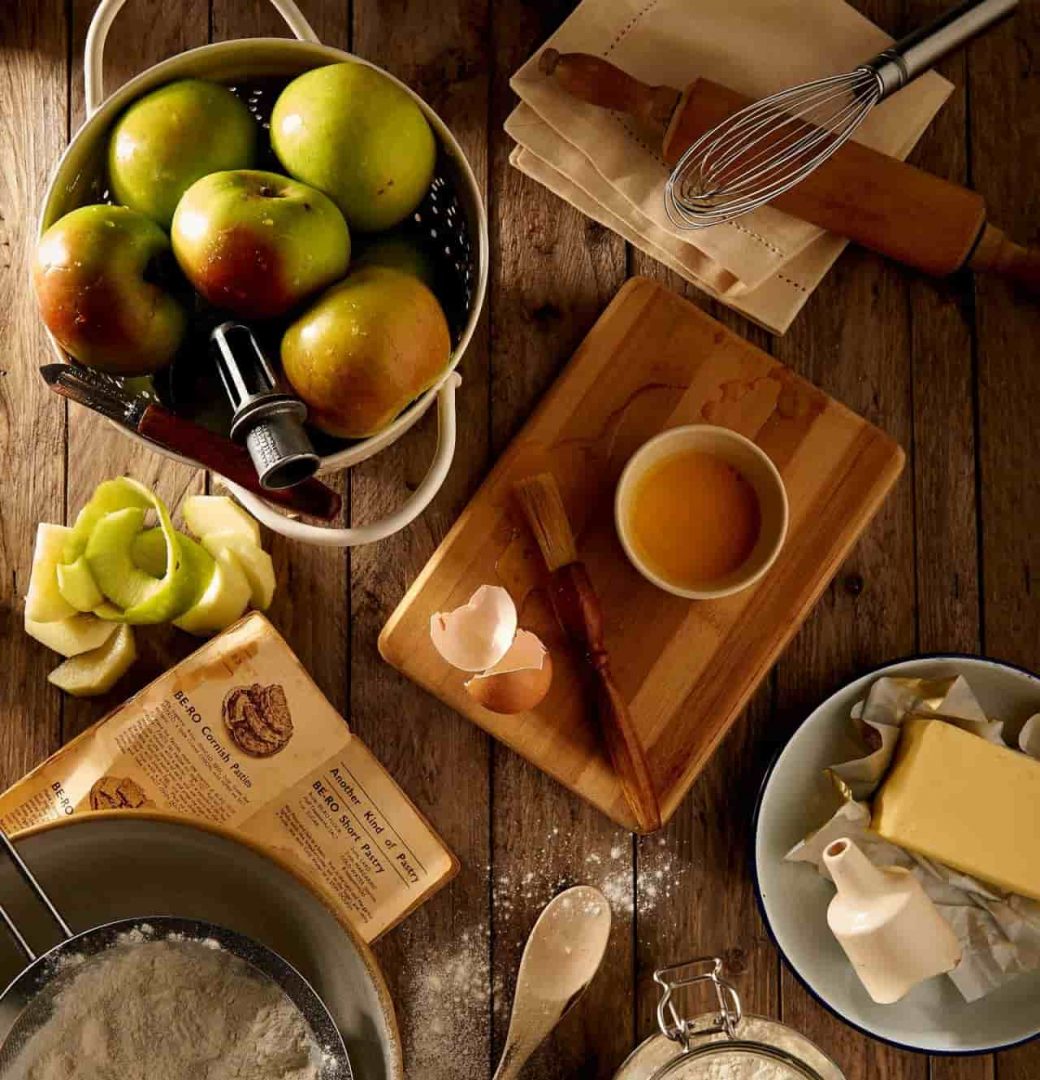 Baking apple pie